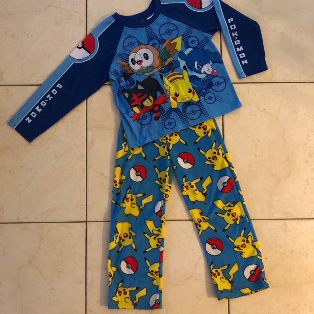 Boys Pokemon pajamas set in good condition